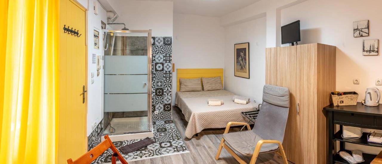 Appartement Ground In Bohemian Psiri In The Historic Center-in Vivo *